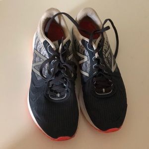 slightly used new balance shoes